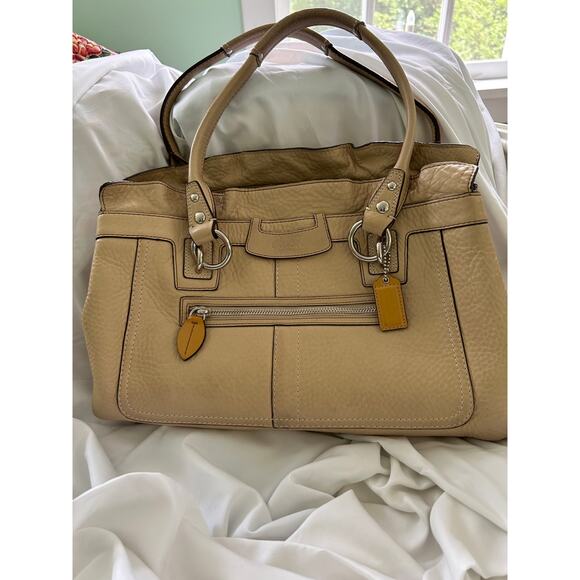 Coach Leather Handbag, soft Pebbled. 13160 - Picture 1 of 7